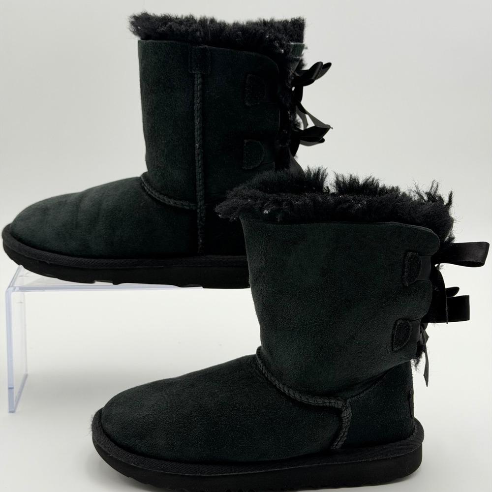 UGG Bailey Bow II Kids 13 Black Suede Sheepskin Satin Bow Boots 1017394Y